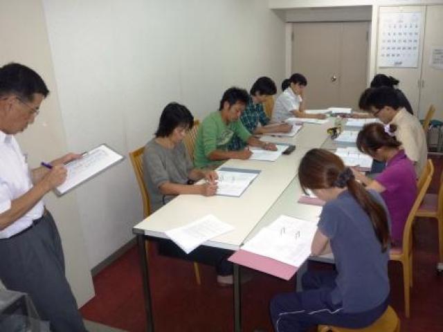 介護職員の医療研修を行っています。