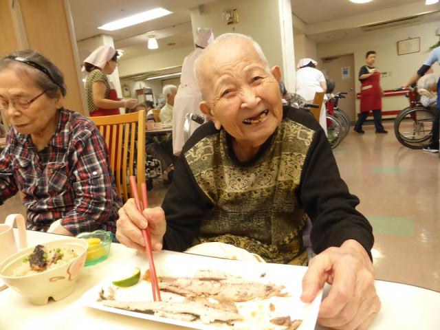 【秋味会】さんまを焼きました♪　その④